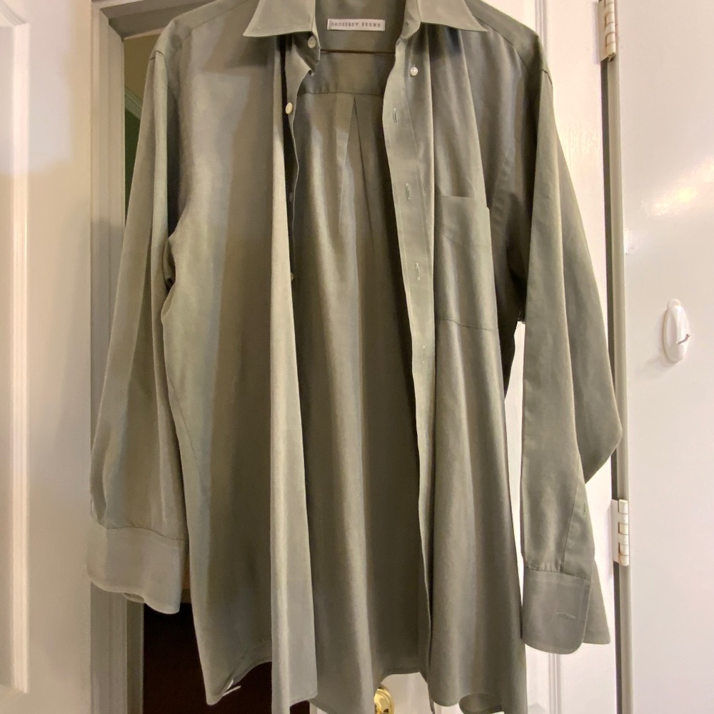 Green men’s l/s shirt